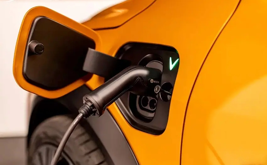 Dung lượng pin 59,6kWh cho phạm vi di chuyển lý tưởng khoảng 399km (Eco) và 381km (Plus). Hơn nữa, hệ thống trạm sạc VinFast trên toàn quốc cũng hỗ trợ người dùng an tâm vận hành xe bất kể mọi nẻo đường